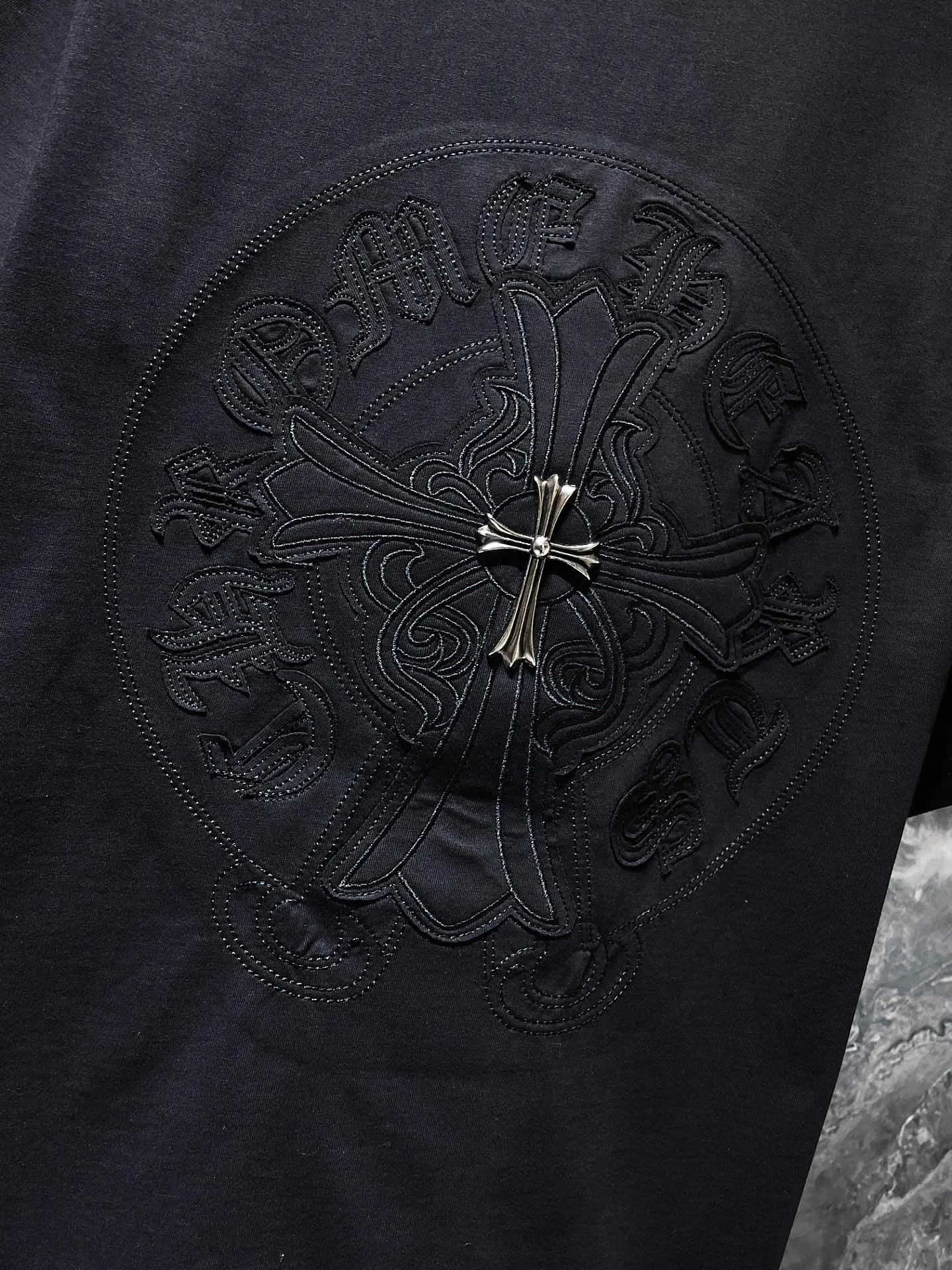 P170 New for summer, Chrome Hearts 25ss, high-weight, environmentally friendly, high-quality top-quality fabric, 260g~285g, Crow Cross Horseshoe Sanskrit patches, hand-buttoned embroidered short sleeves, counter synchronized, replica version 1:1, recommended colors: black, white, code numbers: S, M, L, XL